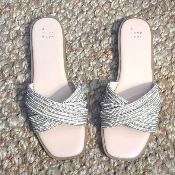 A New Day Cream/ Diamond Silver Glitzy Sandals 8.5 Flat Cushy Comfort - Picture 5 of 8